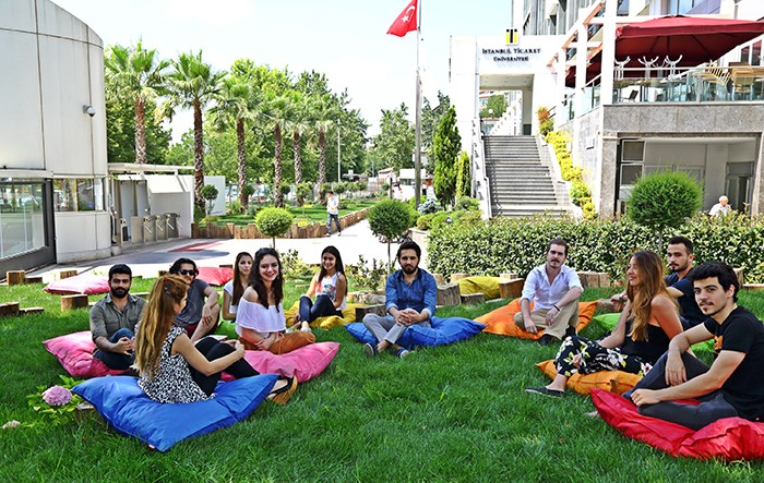 fotograf galerisi istanbul ticaret universitesi is dunyasinin universitesi